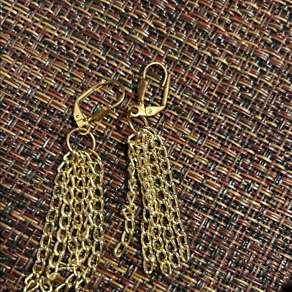 Chic Gold Chain & Earrings - Picture 10 of 13
